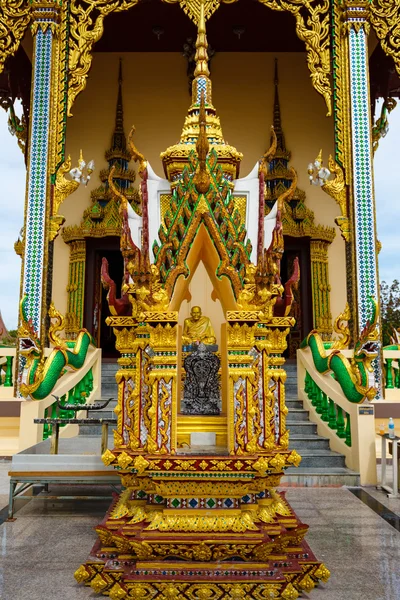 Excursion to the temple of Wat Plai Laem on the island Samui — Stock Photo, Image