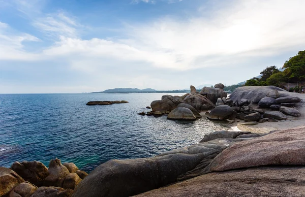 Paisaje marino a Samui rocas el abuelo y la abuela —  Fotos de Stock