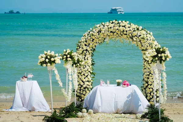 O casamento tseromoniya na praia na Tailândia — Fotografia de Stock