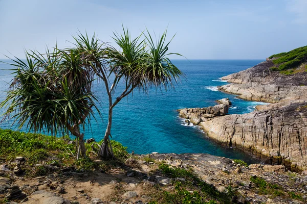 Paisaje en una playa de arena la isla de Tachai en Tailandia — Foto de Stock