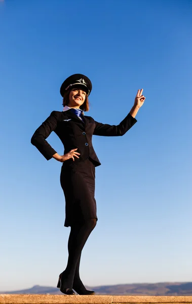 Schöne junge Frau Stewardess — Stockfoto