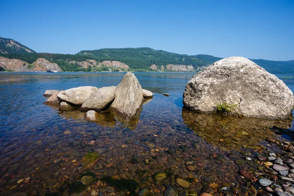 Le paysage sibérien sur la rivière Yenisei — Photo