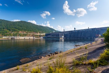 Sibirya manzara enerji santrali Yenisey Nehri üzerinde