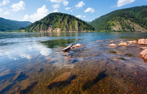 Yenisey Irmağı üzerinde Sibirya manzara 