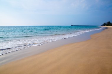 Deniz kıyısı iskelede,