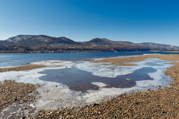 Våren landskap Ryssland floden bank Yenisei — Stockfoto