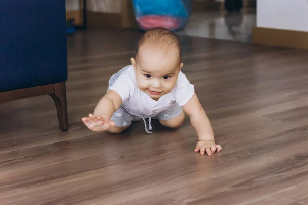 Petit Enfant Apprend Ramper Bébé Garçon Très Doux Rampant Sur — Photo