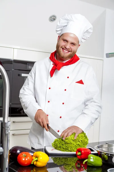 Jovem Cozinheiro Feliz Cozinha — Fotografia de Stock