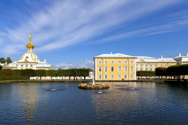 A residência de verão dos czares em Peterhof — Fotografia de Stock