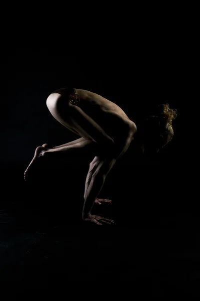 Young man practicing yoga — Stock Photo, Image