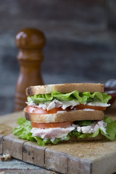 Csirke Club Sandwich-régi fa — Stock Fotó