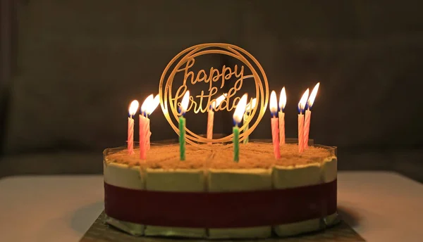 День Рождения Торт Свечами Темном Фоне — стоковое фото