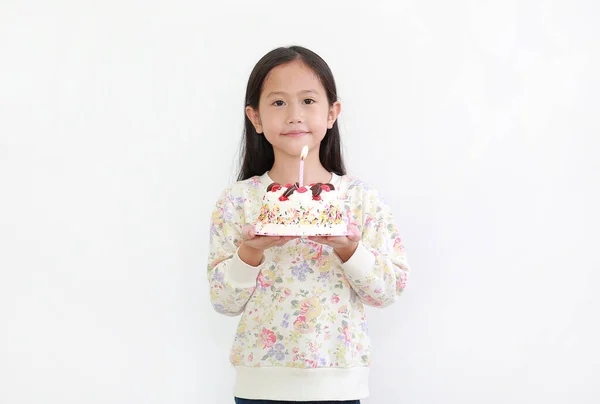 Πορτρέτο Μικρό Κορίτσι Από Την Ασία Κρατώντας Τούρτα Γενεθλίων Απομονωμένη — Φωτογραφία Αρχείου