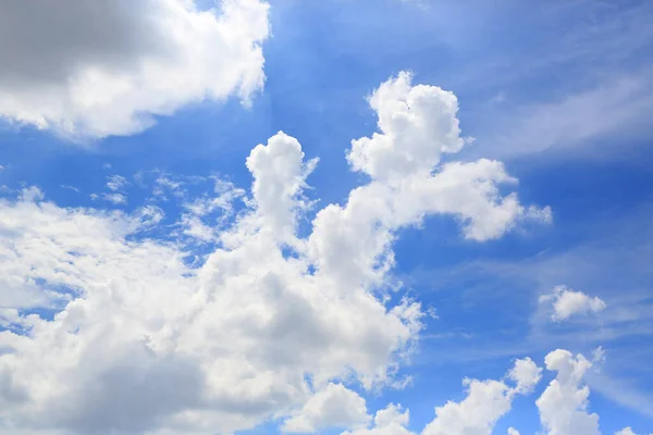 Langit Biru Dengan Latar Belakang Awan Halus Putih — Stok Foto