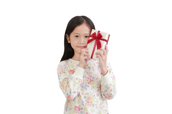 Bonito Pouco Ásia Criança Menina Segurando Presente Caixa Branco Fundo — Fotografia de Stock