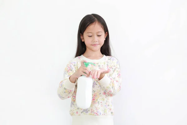 Μικρό Ασιατικό Κορίτσι Εφαρμογή Λοσιόν Μωρό Στα Χέρια Πάνω Από — Φωτογραφία Αρχείου