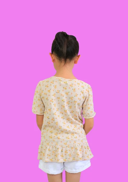 Widok Tyłu Azji Dziewczynka Bułki Włosy Górę Izolowane Różowym Tle — Zdjęcie stockowe