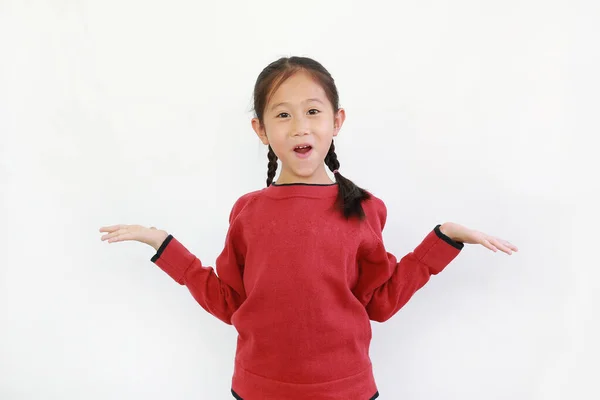 Retrato Niña Asiática Sorprendida Aislada Sobre Fondo Blanco Mirando Cámara —  Fotos de Stock