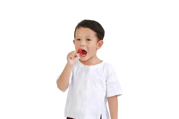 Retrato Ásia Pouco Menino Comer Pirulito Doces Branco Fundo — Fotografia de Stock