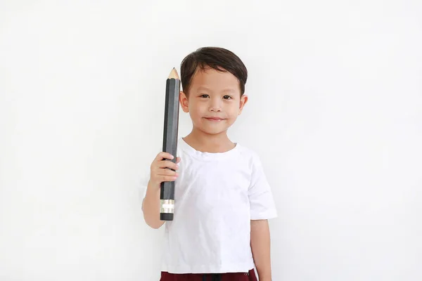 Очаровательный Азиатский Мальчик Держит Большой Карандаш Смотрит Камеру Белом Фоне — стоковое фото