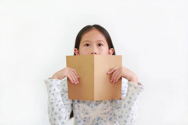 Porträt Eines Kleinen Asiatischen Mädchens Mit Offenem Braunem Buchdeckel Vor — Stockfoto