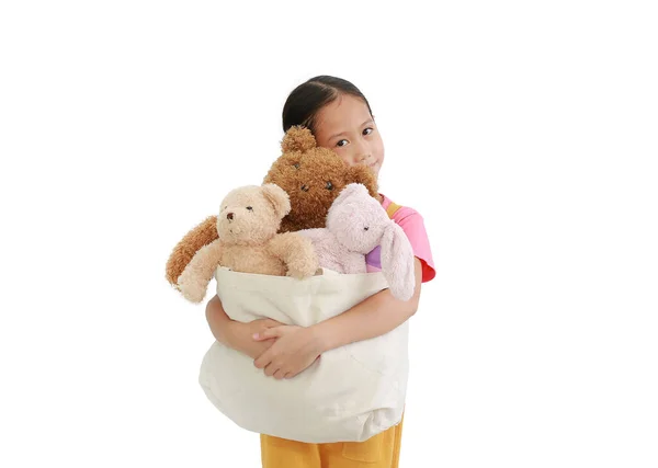 Asiatisches Kleines Mädchen Umarmt Spielzeugtasche Für Eine Spende Kinderkuscheltasche Aus — Stockfoto