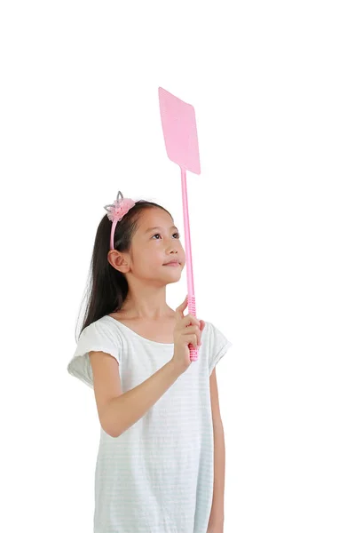 Asiático Menina Criança Segurando Rosa Flyswatter Para Atacar Mosca Isolada — Fotografia de Stock