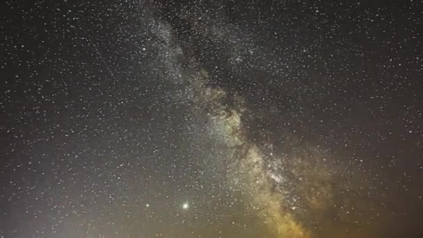 Noite Starry Sky Via Láctea Galáxia com estrelas brilhantes. Brilho do céu estrelas 4K fundo natural — Vídeo de Stock