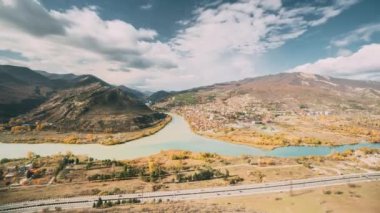 Mtskheta Georgia 'da. Mtkvari Kura, Aragvi, Picturesque Highlands 'daki Nehirler Konaklama Vadisi' nde yer alan Antik Kentin Üst Görüş Alanı