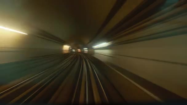 Metropolitana A Dubai, Emirati Arabi Uniti. FPV POV A Velocità Veloce Moto. Long Exposure Time Lapse, Timelapse, Time-lapse, street motion Dubai Subway. Tunnel di iperlapsi. metropolitana driverless in offuscata — Video Stock