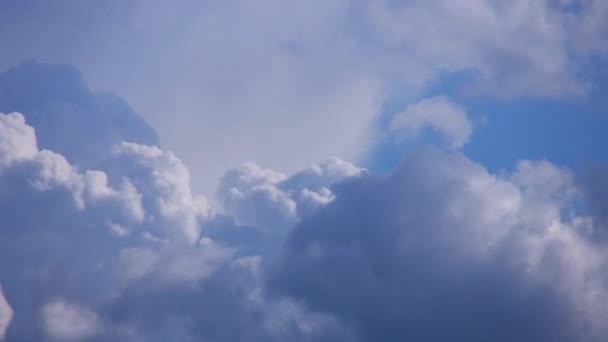 4K Time Lapse Timelapse Se blå overskyet regnfuld himmel før storm. Dramatisk himmel. Dårligt vejr Tidshorisont – Stock-video