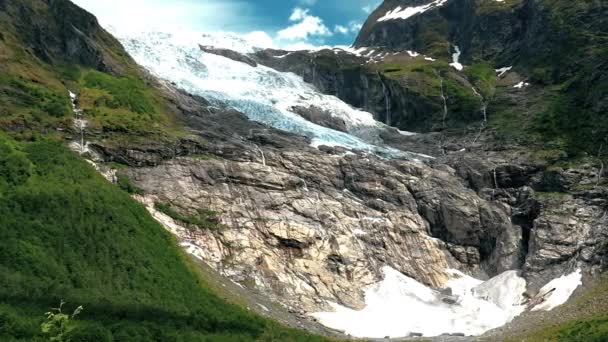 Parque Nacional Jostedalsbreen, Condado de Sogn Og Fjordane, Noruega. Paisaje glaciar Boyabreen en Primavera Soleado. Famoso hito noruego y destino popular — Vídeos de Stock