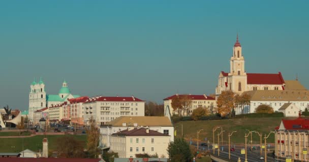 벨라루스의 그로드노. 2013 년 12 월 1 일에 확인 함 . Catholic Church Of Discovery Of Holy Cross and Bernardine Monastery In Sunny Autumn Day. Skyline Cityscape. — 비디오