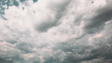 Çoklu Paket Set Çoklu çekim. Zaman Hızlandırmalı Dramatik Gökyüzünün Zaman Hızlandırması. Hava Durumu Tahminleri.