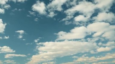 Yumuşak Bulutlu Bulutlu Gökyüzü. Doğal Arkaplan