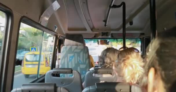 Kusadasi, Province d'Aydin, Turquie - 9 septembre 2019 : Voyage en voiture Mininus Van. FPV — Video