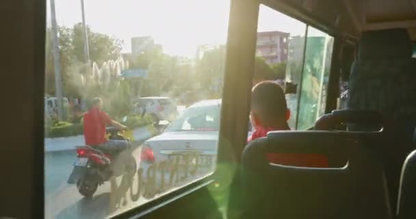 Kusadasi, Επαρχία Aydin, Τουρκία - 9 Σεπτεμβρίου 2019: Trip Drive On Mininus Van Car. ΚΠΑ — Αρχείο Βίντεο