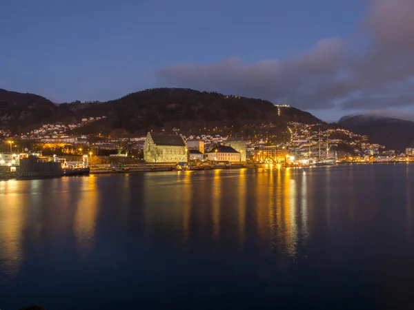 Bergen Norge Februari 2017 Historiska Färgglada Trälager Bryggen Wharf Natten — Stockfoto