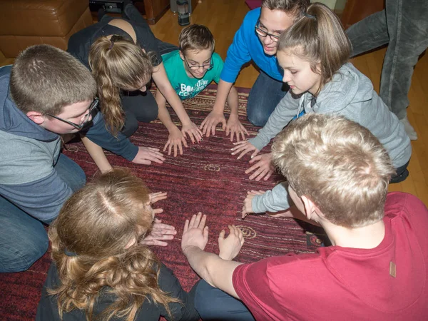 Jóvenes Durante Equipo Juego Integrador —  Fotos de Stock