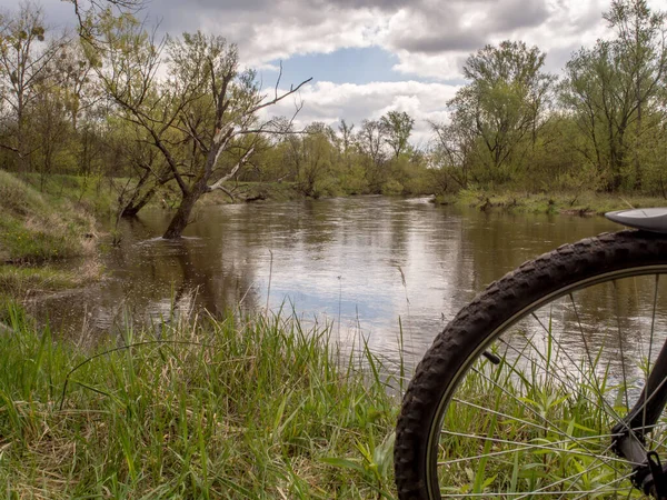 Cykelväg Skogen Utmed Swider River — Stockfoto