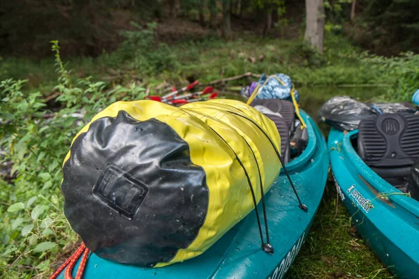 Kajaks Aan Een Oever Van Een Rivier Dobrzyca — Stockfoto