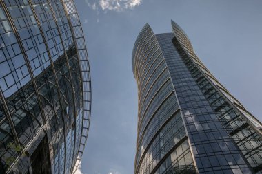 Varşova, Polonya - 19 Haziran 2017: Varşova 'da yeni, cam gökdelenler