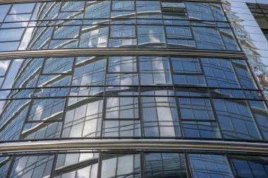 Varşova, Polonya - 19 Haziran 2017: Varşova 'da yeni, cam gökdelenler