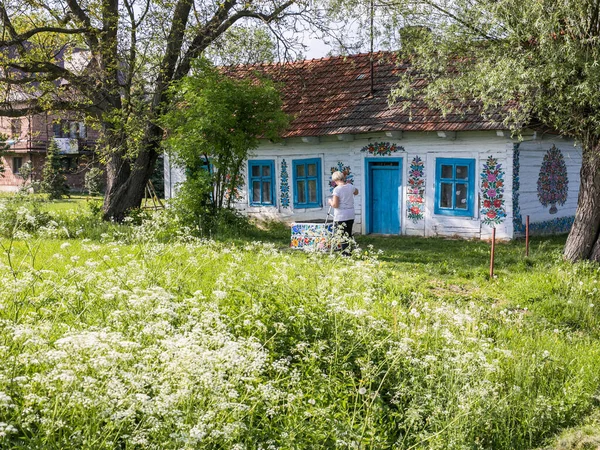 Zalipie Poland May 2017 2017 House Blue Frames Colourful Flowers — стокове фото