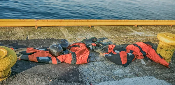 노르웨이 베르겐 2017 베르겐 항구에 강둑에 전봇대들 피오르드를 바라봄 — 스톡 사진