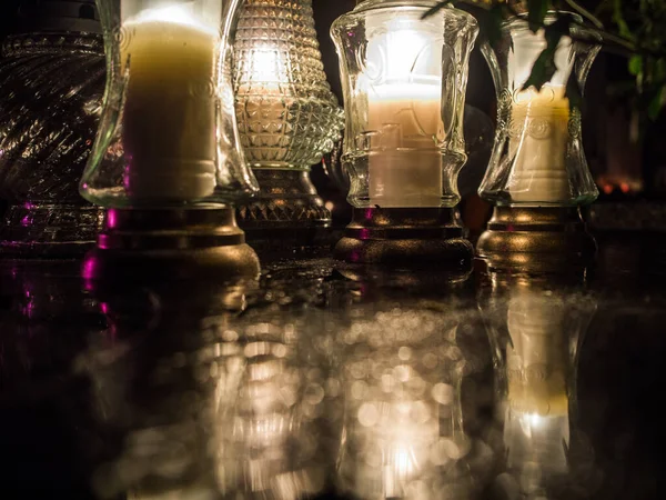 Antorcha Del Cementerio Arde Con Una Luz Brillante Noche Oscura — Foto de Stock