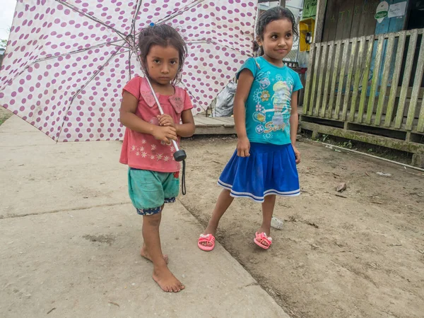 Small Village Amazon River Peru Dec 2017 Children Walking Street — Stok Foto