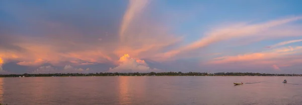 Zonsondergang Boven Amazone Rivier — Stockfoto