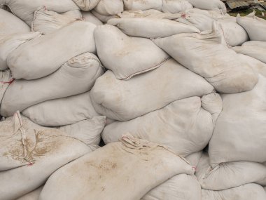 Geçmişi. Beyaz kum torbaları kum dolu, yağmur mevsiminde su baskını koruması, Amazon nehri.