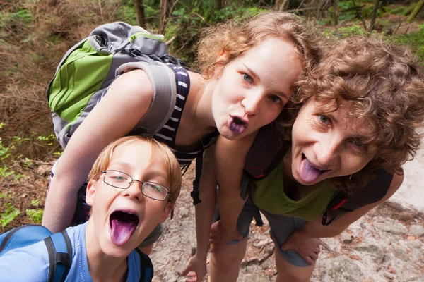 Family and tree — Stock Photo, Image